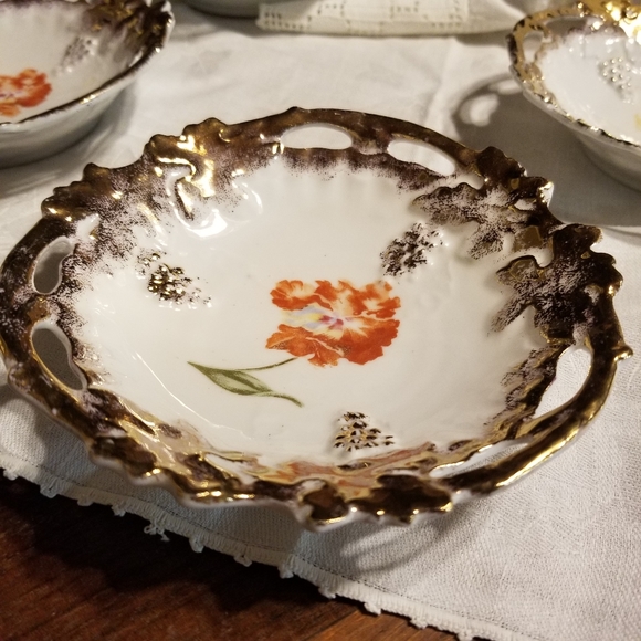 Rare Antique RS Prussia molded grapes hand painted large bowl and 4 smaller ones - Picture 6 of 16